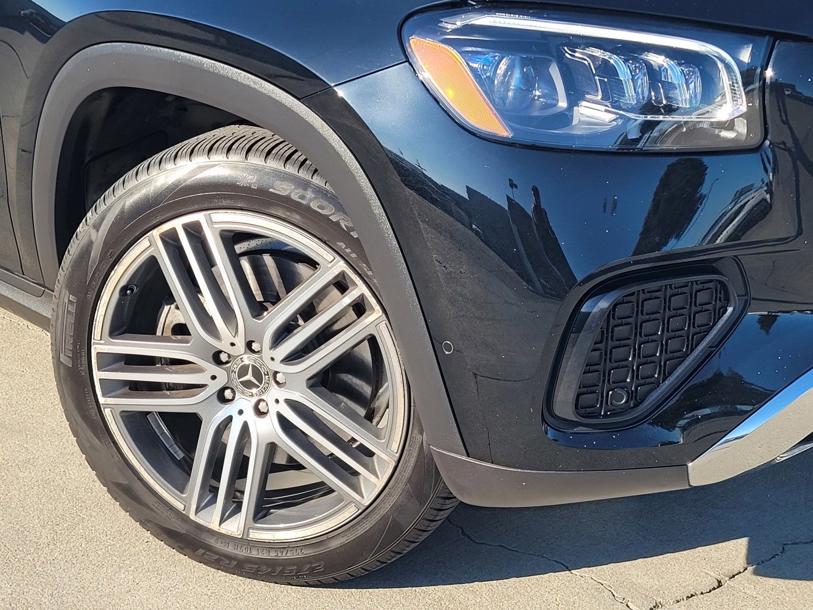 Used 2024 Mercedes-Benz GLS 450 4MATIC image 9