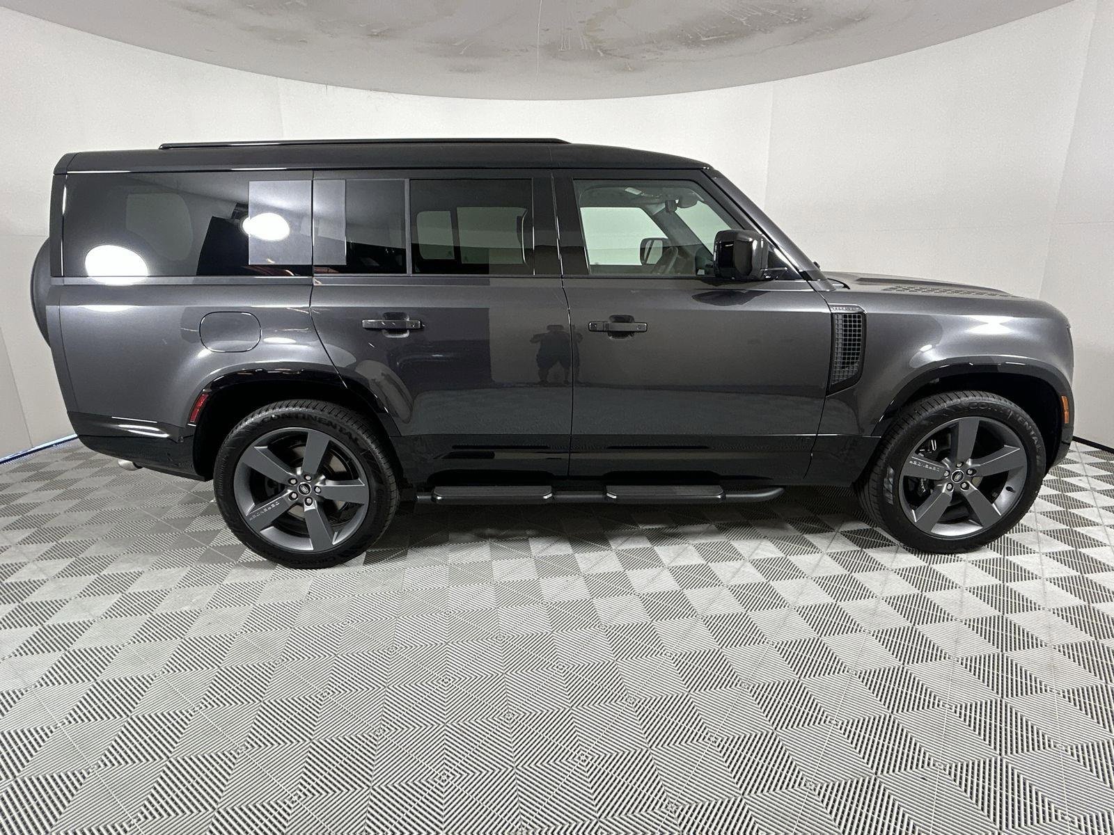 New 2025 Land Rover Defender 130 V8 image 6