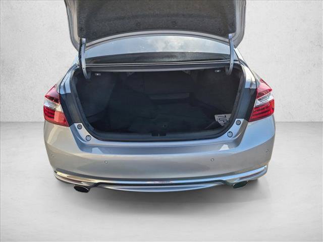 Used 2017 Honda Accord Touring image 6
