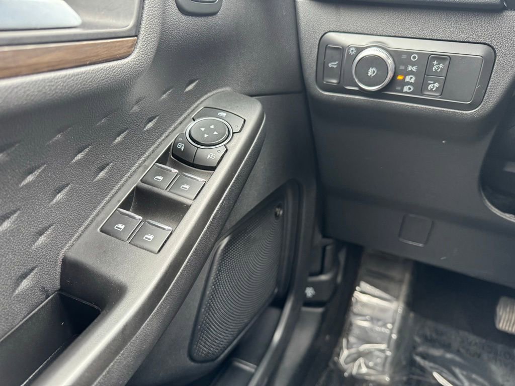 Used 2020 Ford Escape Titanium AWD/4WD image 29
