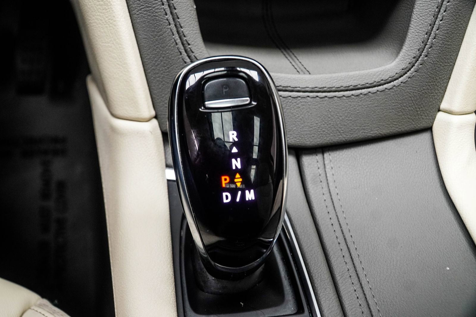 Used 2024 Cadillac XT6 Premium Luxury w/ LPO, Floor Liner Package AWD/4WD image 18