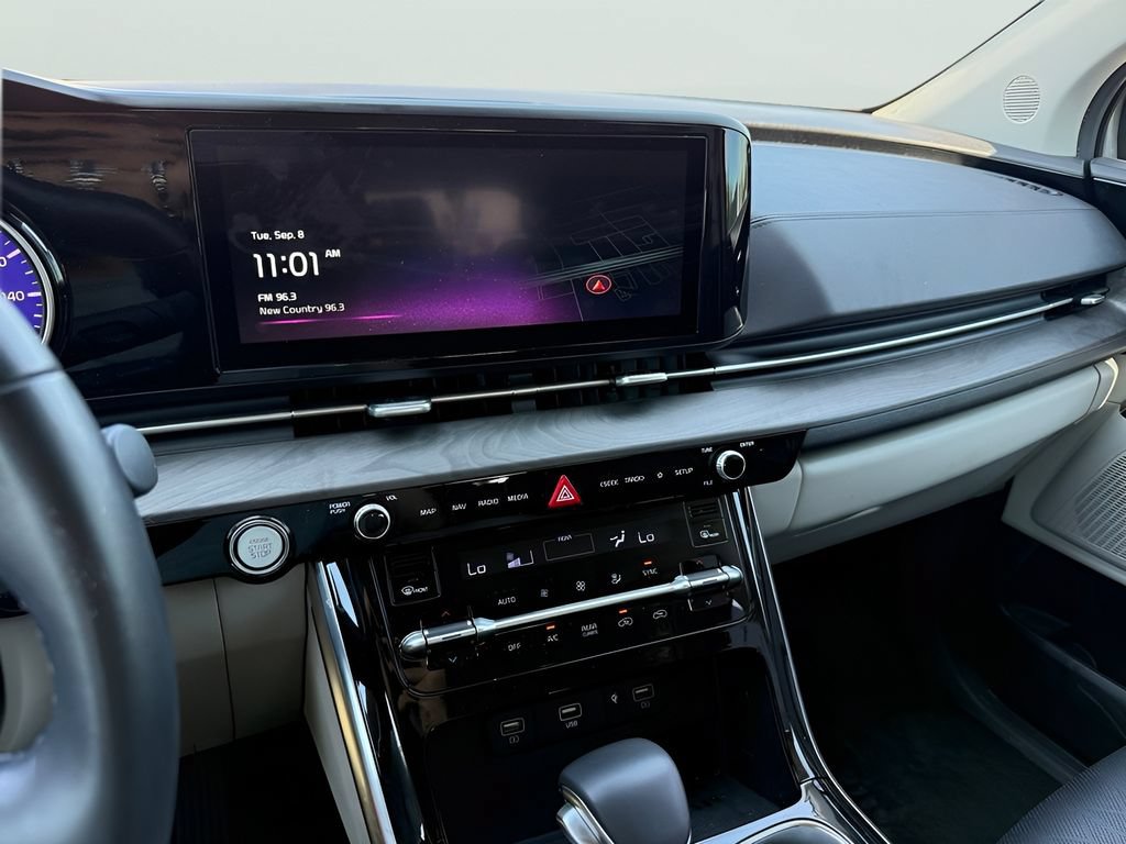 Used 2024 Kia Carnival EX FWD image 8