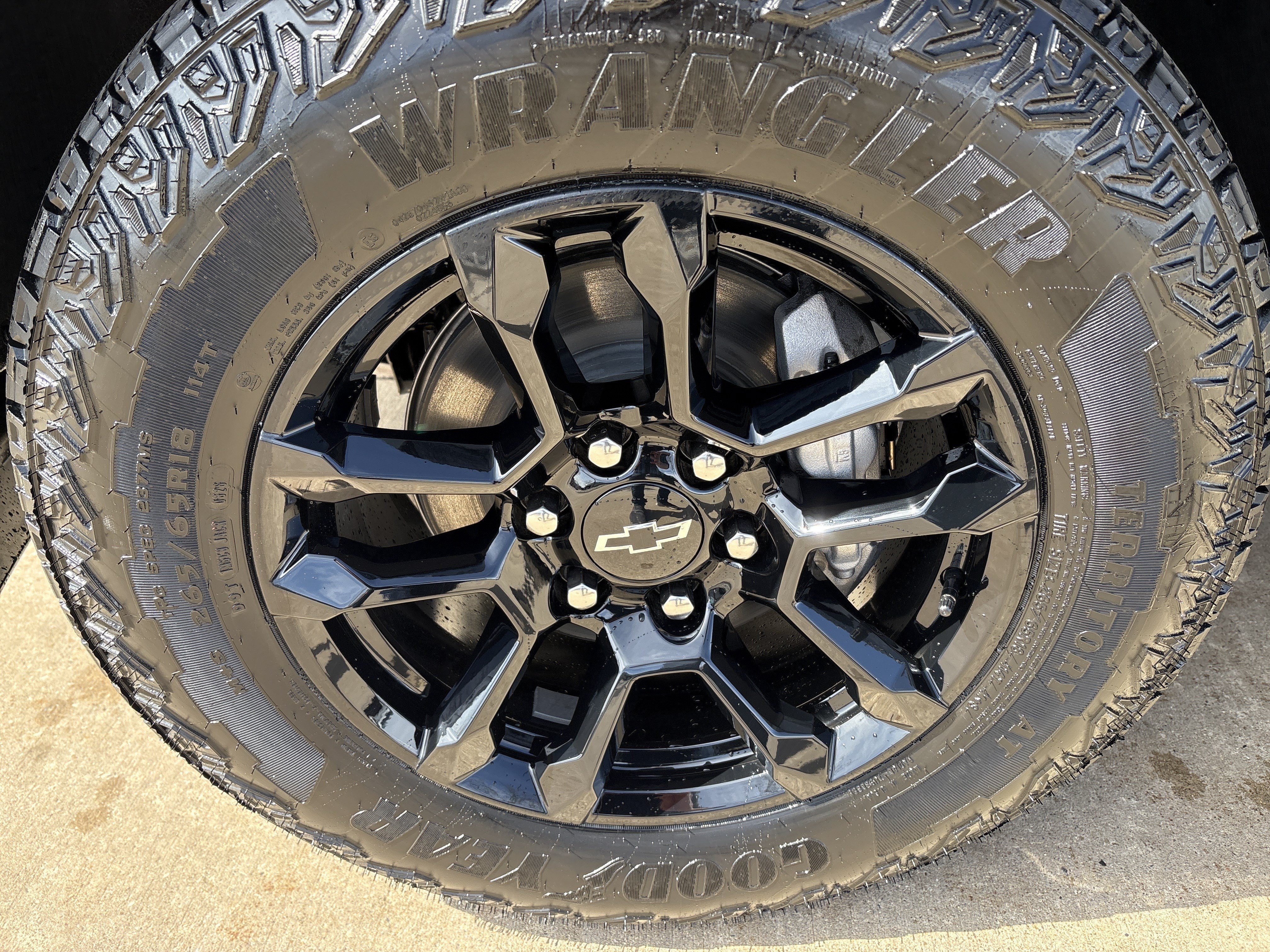New 2026 Chevrolet Colorado Z71 w/ Midnight Edition AWD/4WD image 9