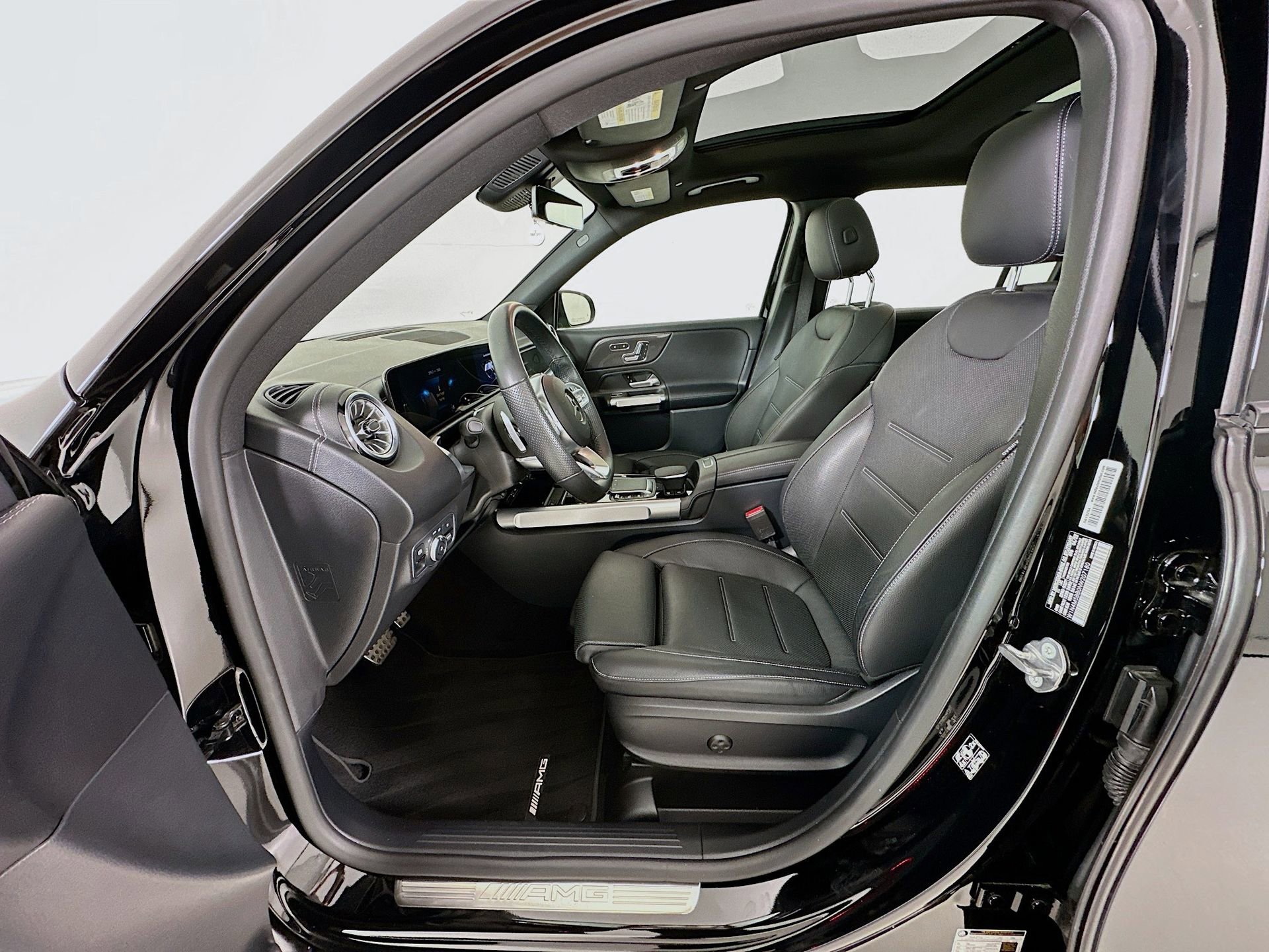 Used 2022 Mercedes-Benz GLB 35 AMG 4MATIC image 23