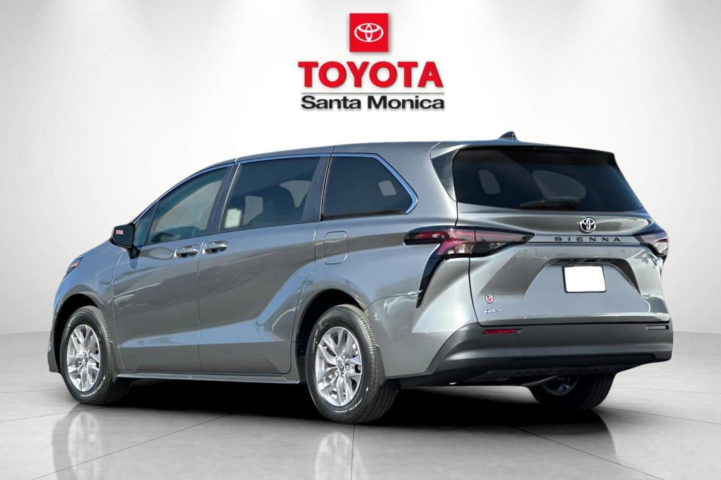 New 2026 Toyota Sienna LE FWD image 5