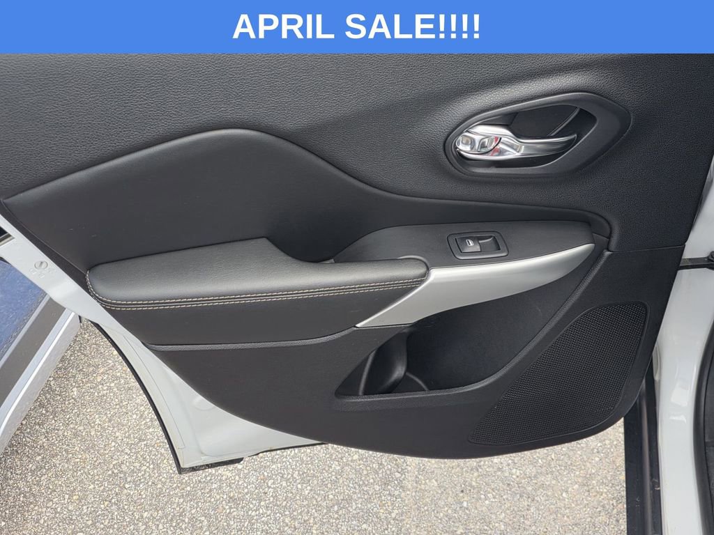 Used 2018 Jeep Cherokee Latitude Plus w/ Comfort/Convenience Group image 33