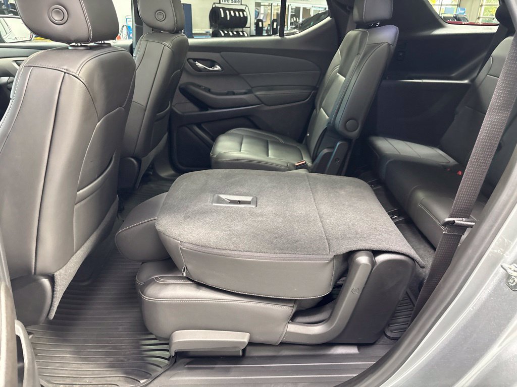 Used 2023 Chevrolet Traverse LT w/ LT Premium Package AWD/4WD image 46