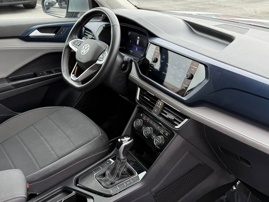 Used 2024 Volkswagen Taos SE image 8