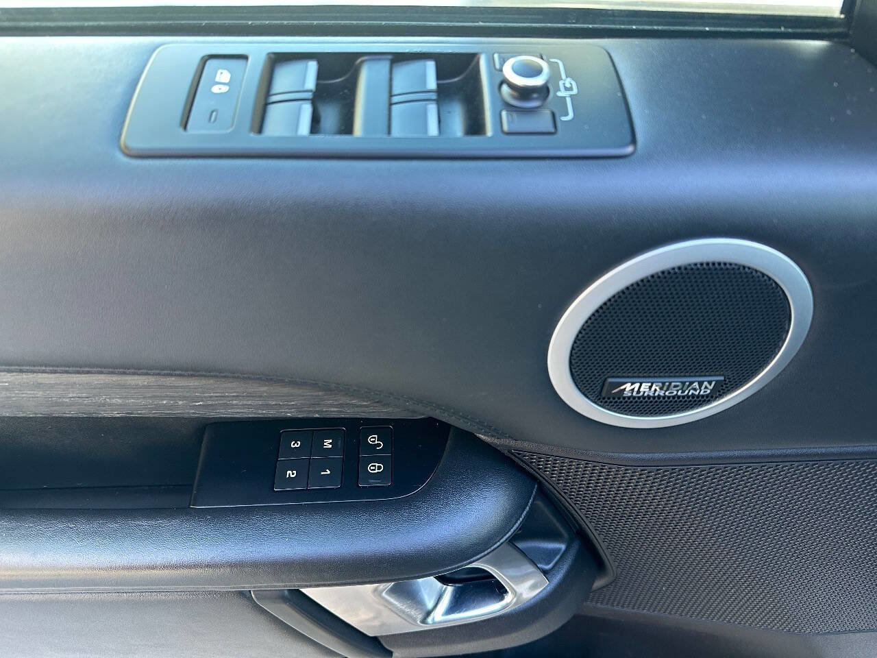 Used 2017 Land Rover Discovery HSE Luxury image 26