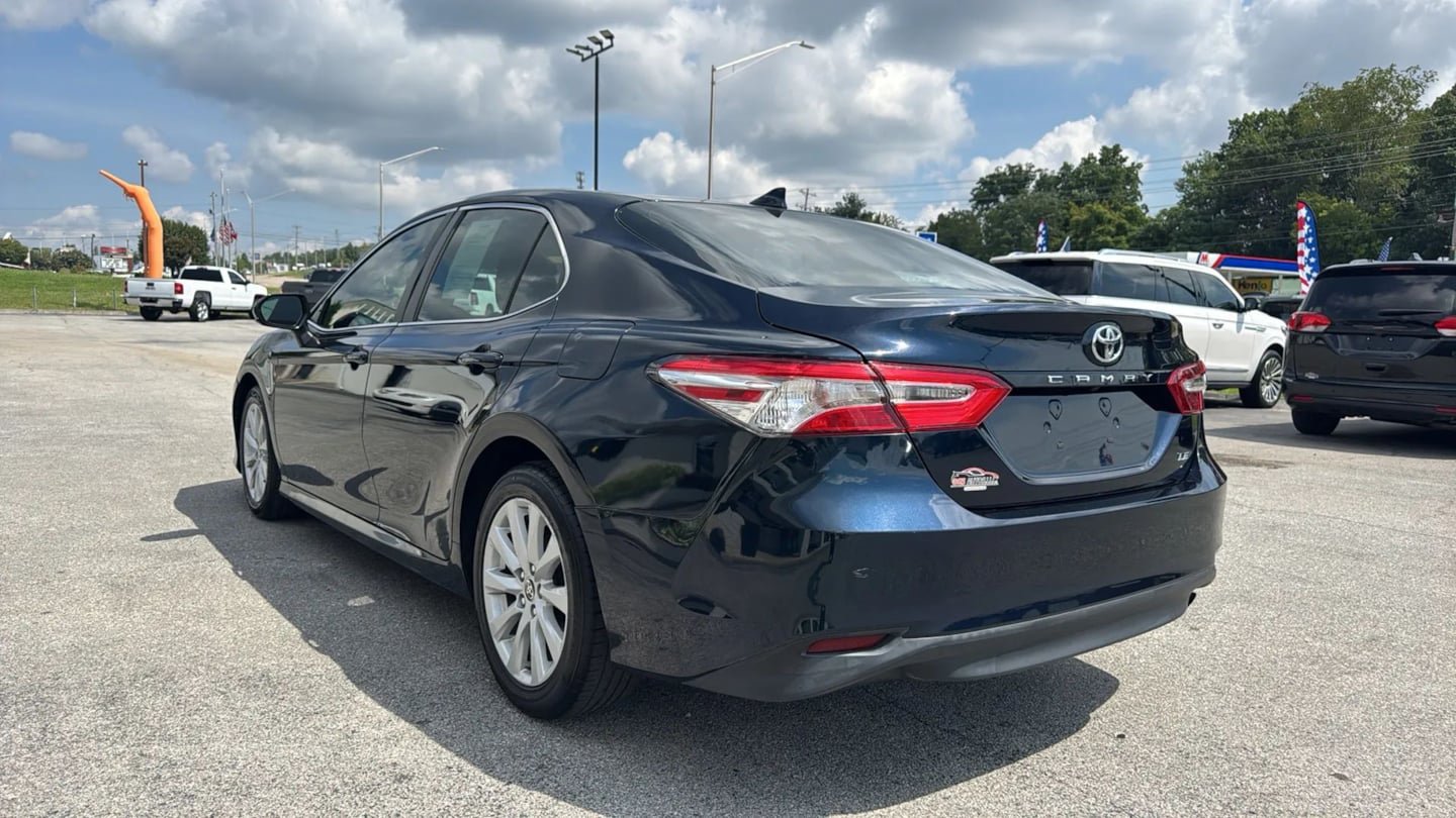 Used 2020 Toyota Camry LE FWD image 3