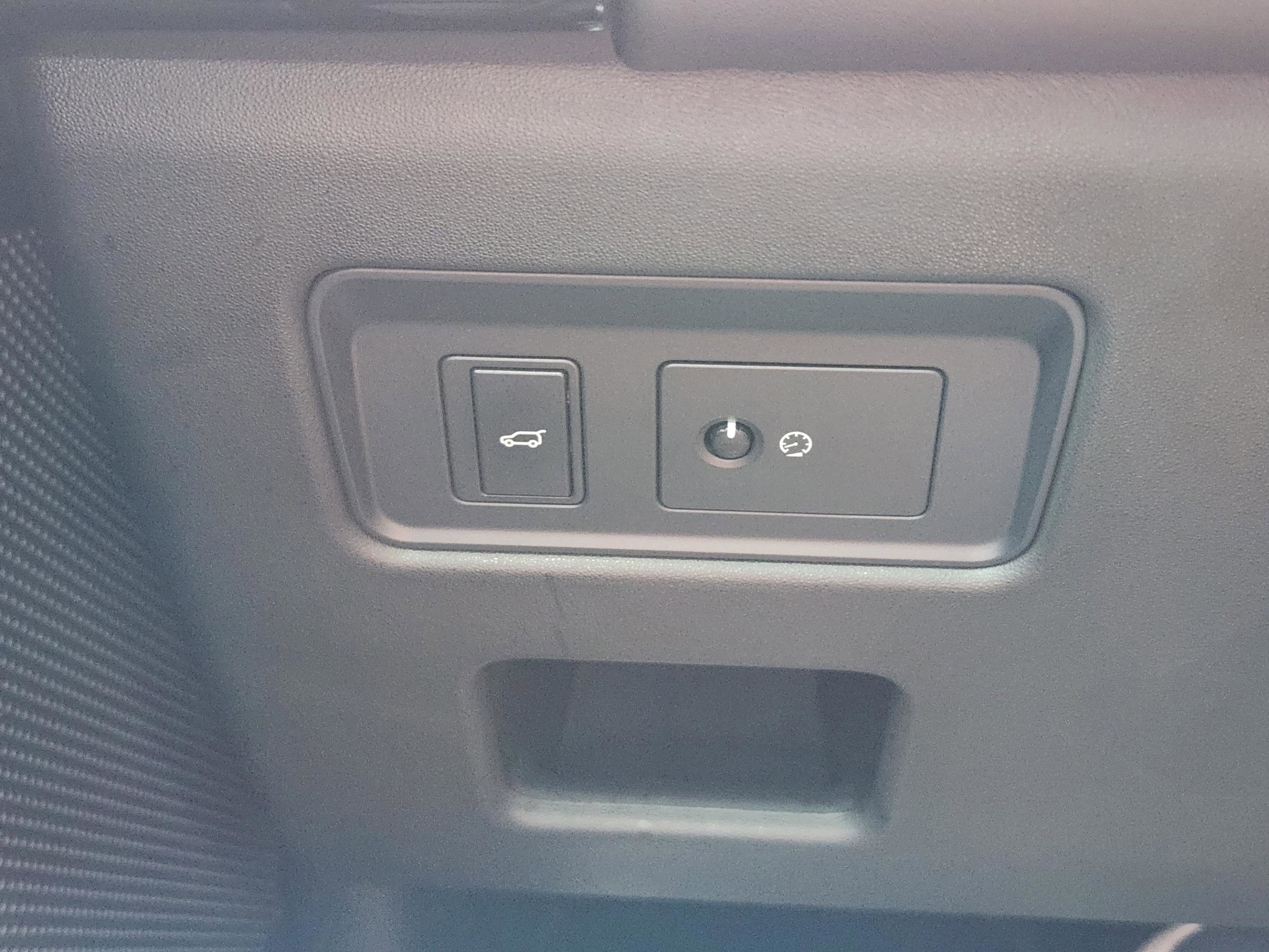 Used 2018 Land Rover Discovery HSE image 16