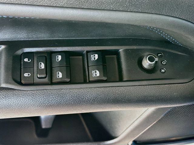 Used 2025 Jeep Compass Latitude w/ Altitude Special Edition AWD/4WD image 17