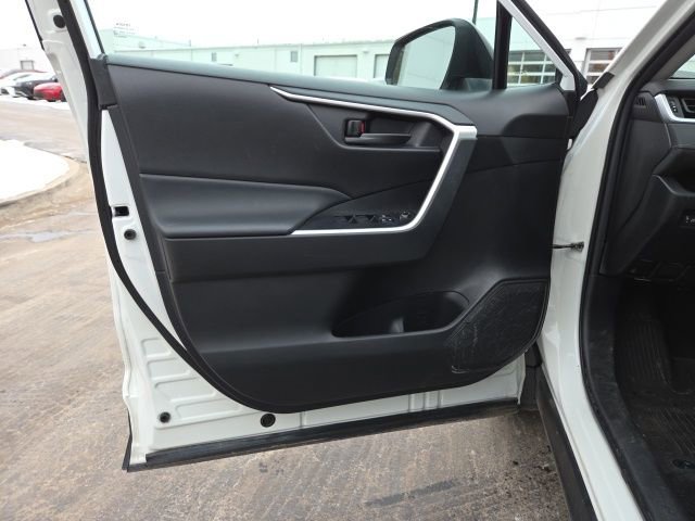 Used 2022 Toyota RAV4 LE image 10