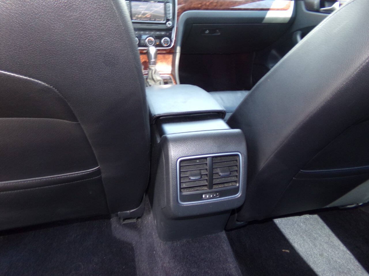 Used 2013 Volkswagen Passat TDI SEL Premium FWD image 16