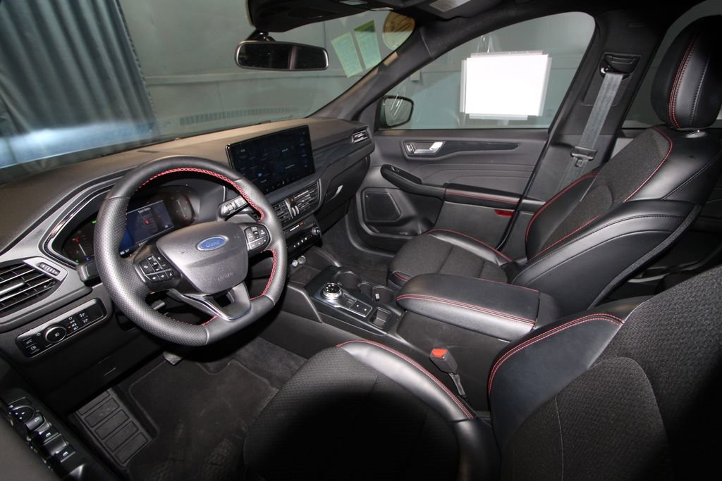 Used 2025 Ford Escape ST-Line Select w/ Tech Pack #1 AWD/4WD image 2
