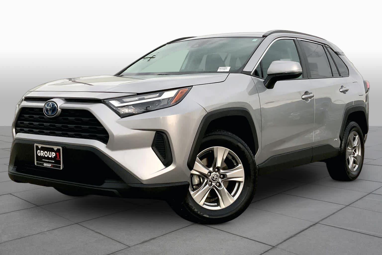 Used 2024 Toyota RAV4 XLE AWD/4WD image 2