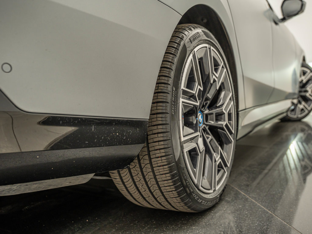 Used 2024 BMW i5 eDrive40i w/ M Sport Package RWD image 51