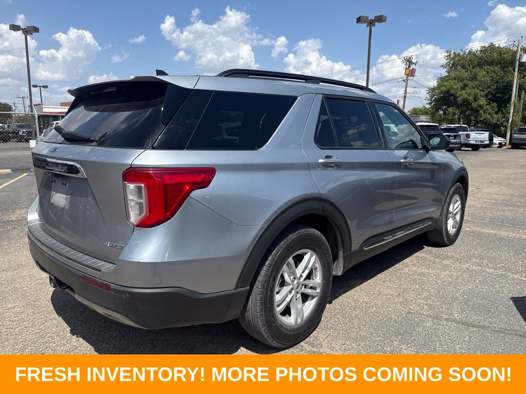 Used 2021 Ford Explorer XLT w/ Equipment Group 202A AWD/4WD image 2