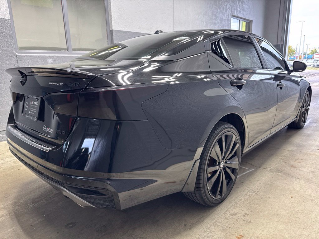 Used 2022 Nissan Altima 2.5 SR w/ Midnight Edition Package AWD/4WD image 3