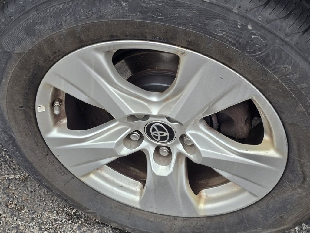 Used 2021 Toyota RAV4 LE image 12