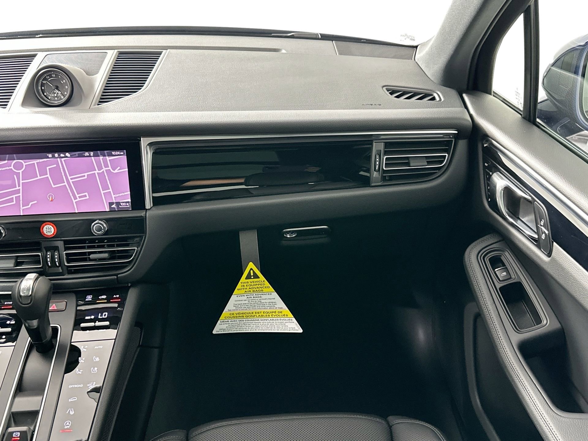 Certified 2025 Porsche Macan image 30