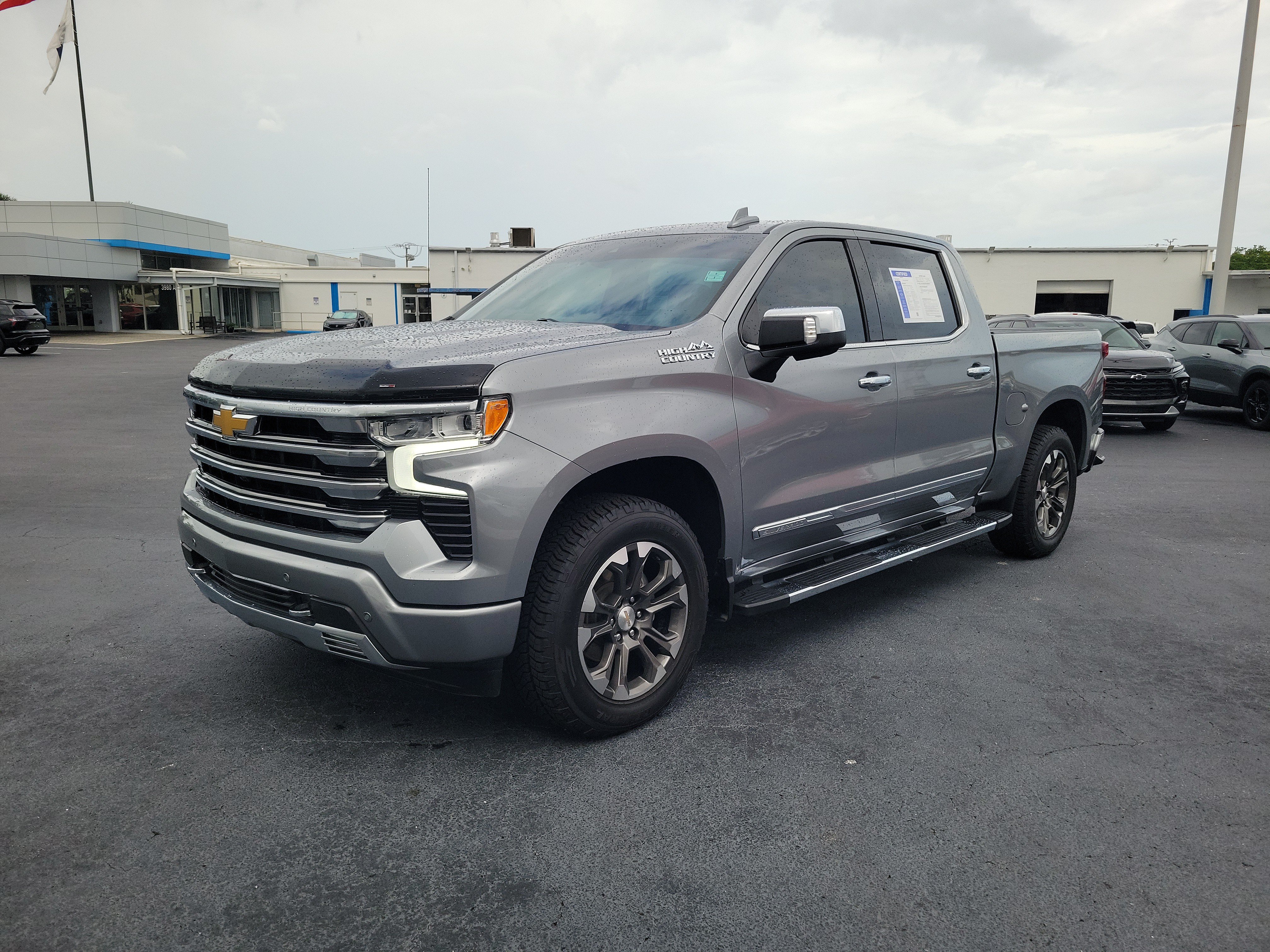 Used 2024 Chevrolet Silverado 1500 High Country w/ Technology Package AWD/4WD image 2