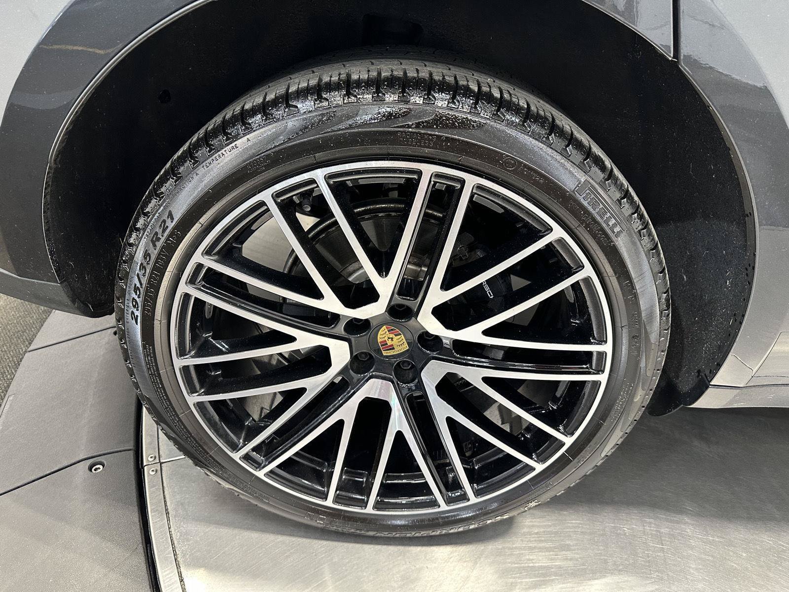 Certified 2026 Porsche Macan AWD/4WD image 13
