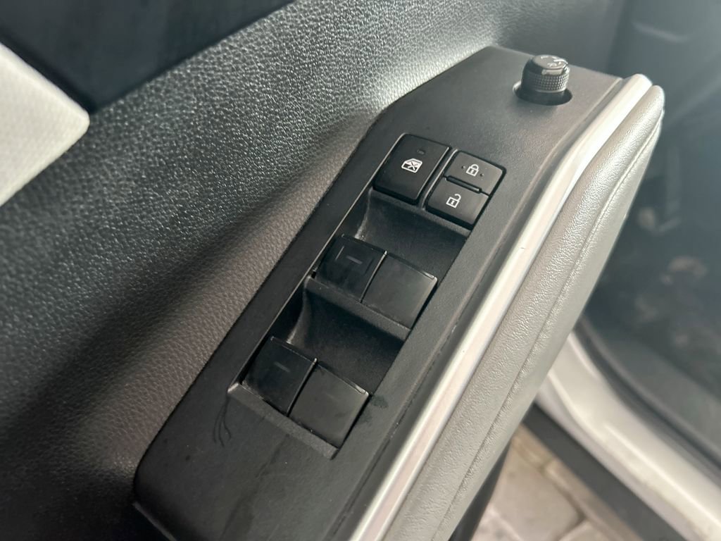 Used 2023 Toyota Highlander LE image 12