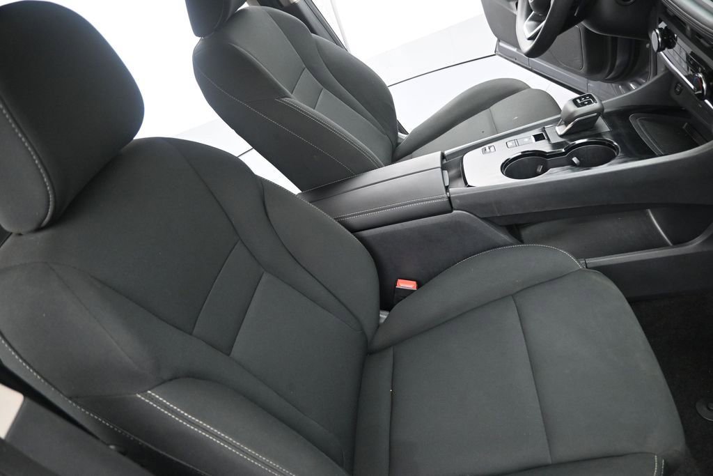 Used 2024 Nissan Rogue S FWD image 11