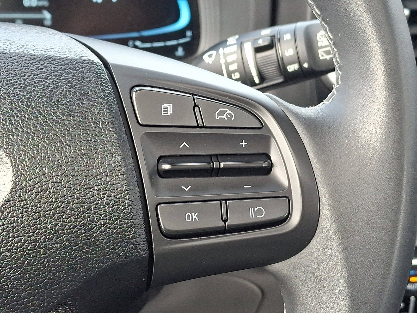 Used 2025 Hyundai Venue SEL image 22