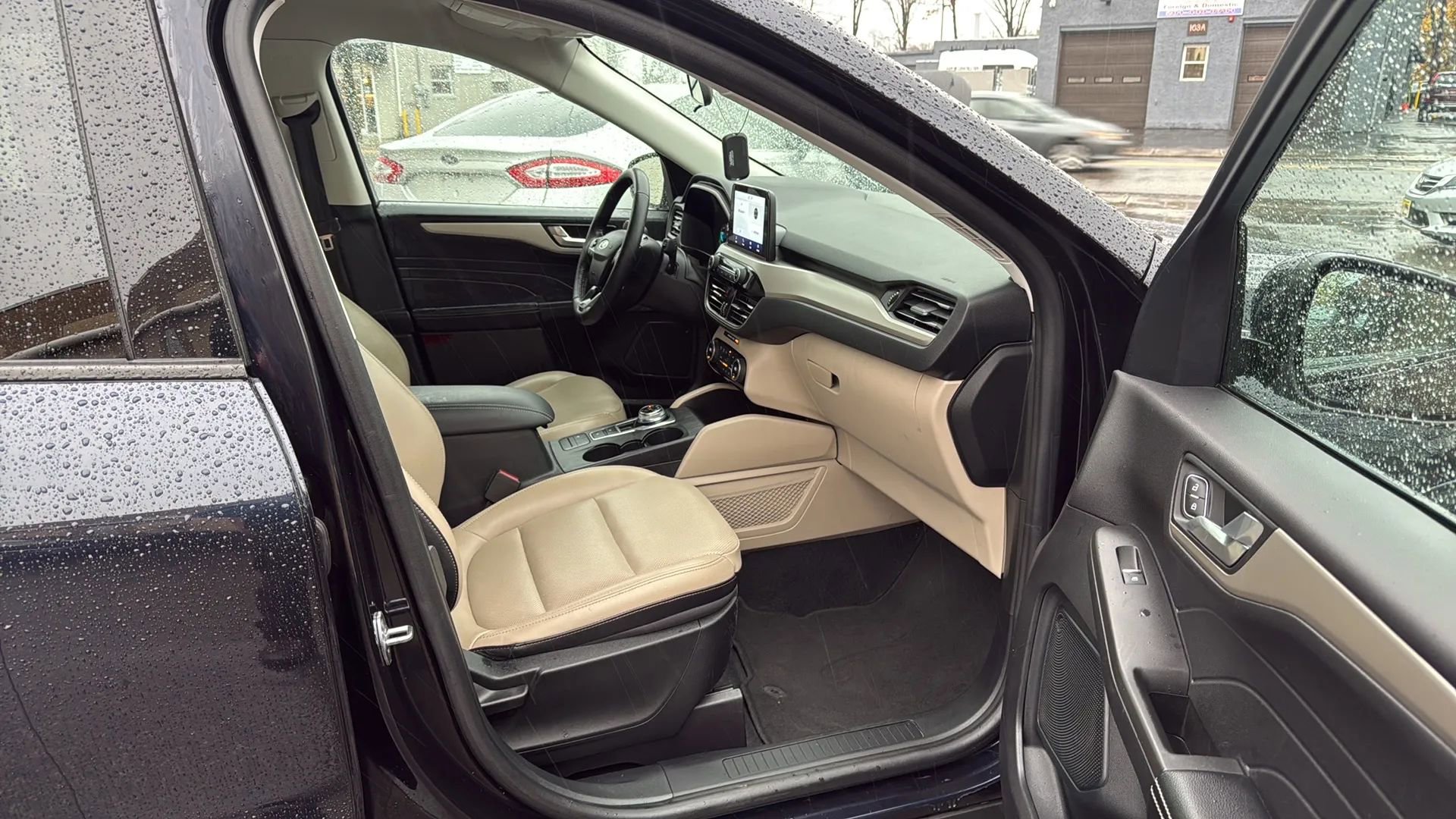 Used 2021 Ford Escape SEL image 25