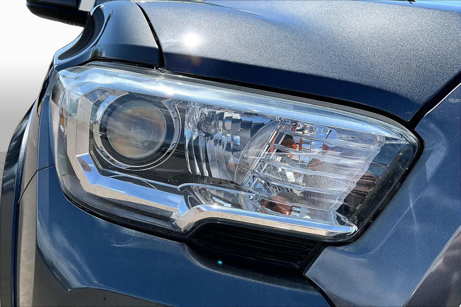 Used 2017 Toyota Tacoma SR5 AWD/4WD image 27