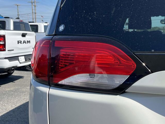 Used 2020 Chrysler Pacifica Touring-L w/ Advanced Safetytec Group image 10