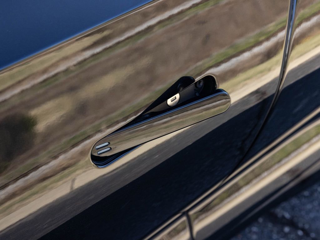 New 2026 Aston Martin DBX 707 image 21