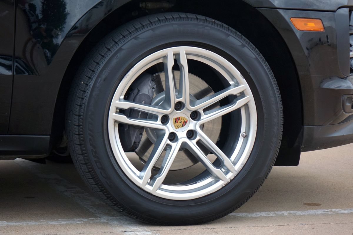 Used 2019 Porsche Macan AWD/4WD image 30
