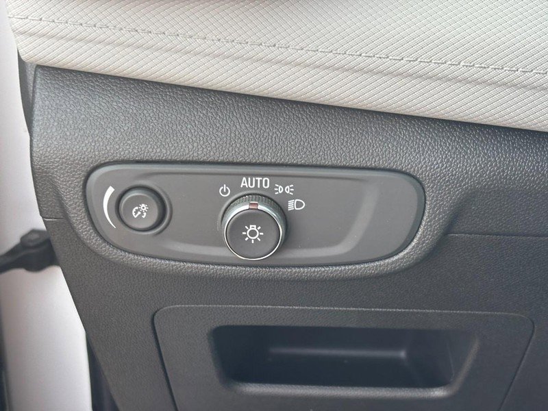 Certified 2025 Chevrolet TrailBlazer LT w/ Driver Confidence Package image 17