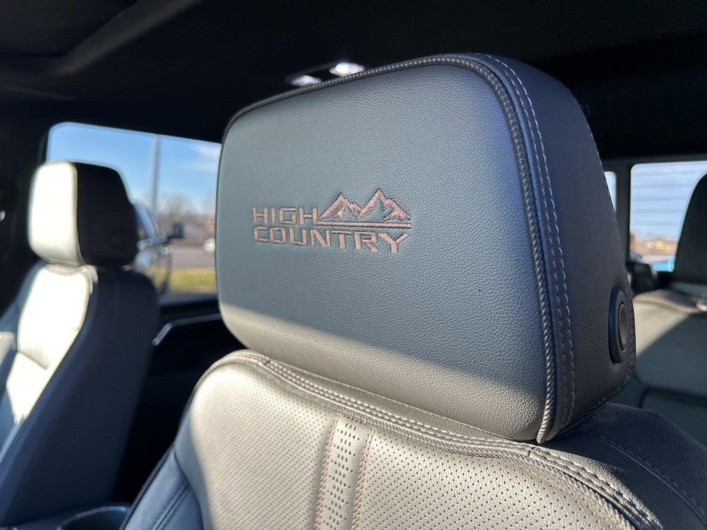 Used 2025 Chevrolet Silverado 2500 High Country w/ Technology Package AWD/4WD image 19