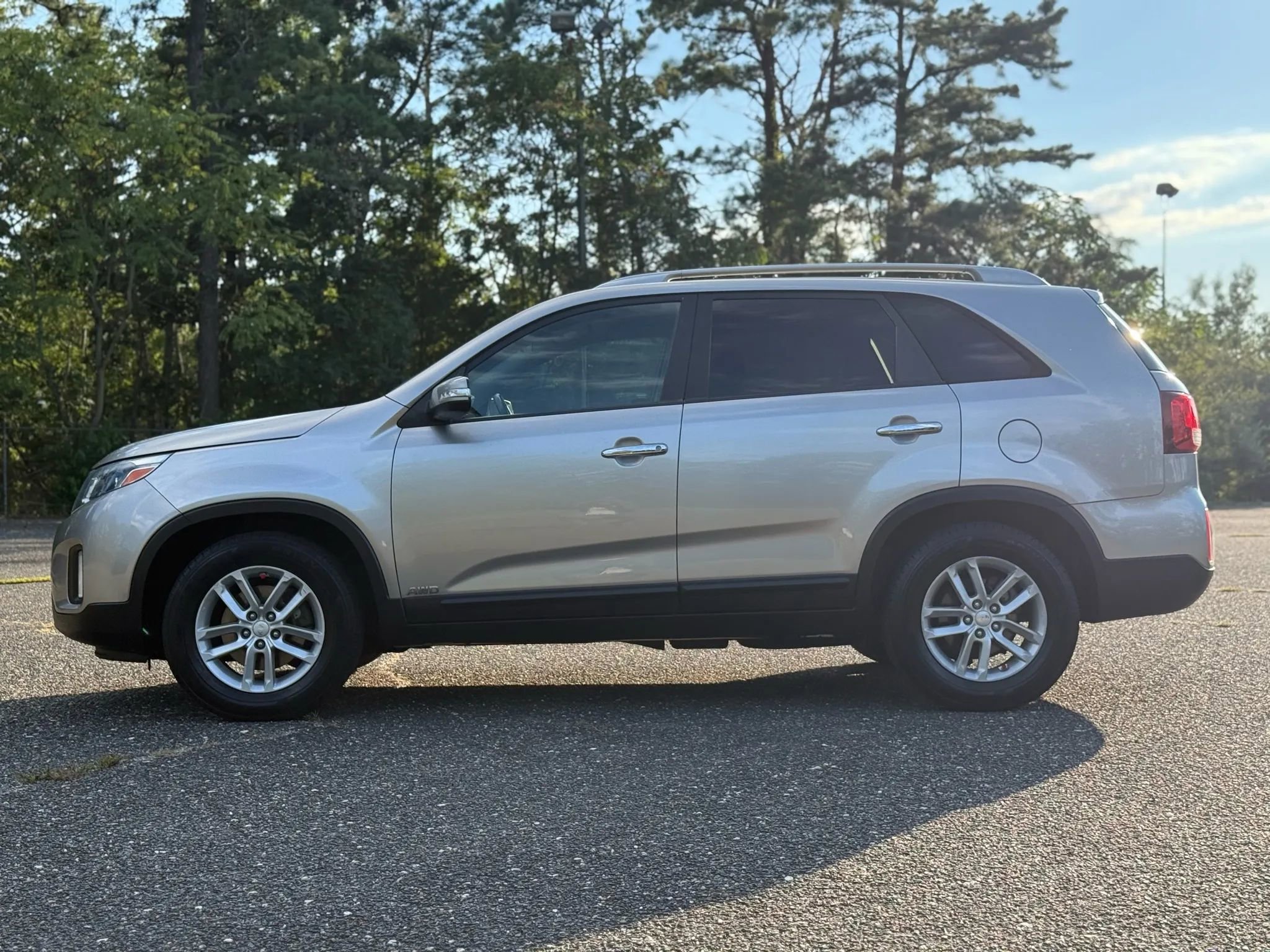 Used 2015 Kia Sorento LX image 2