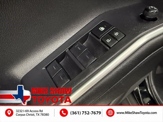Used 2024 Toyota Highlander XLE FWD image 28
