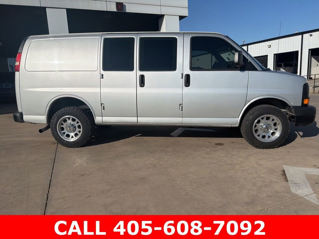 Used 2016 Chevrolet Express 2500 RWD image 2