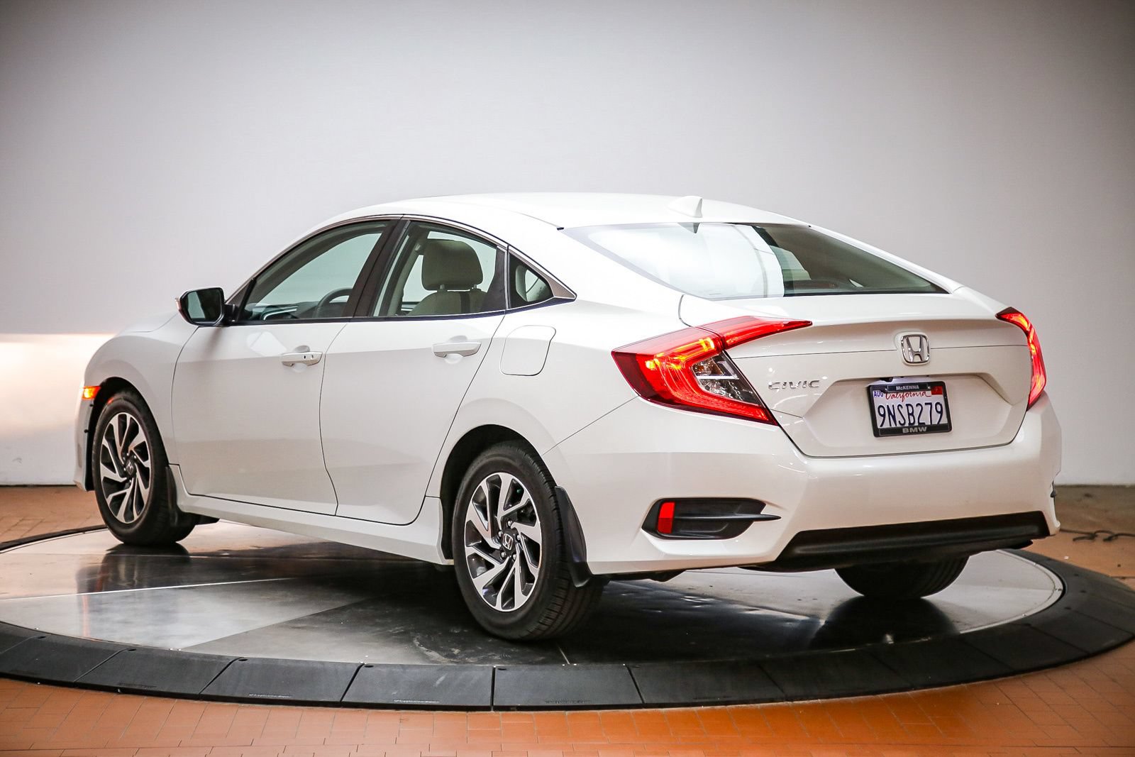 Used 2017 Honda Civic EX image 2
