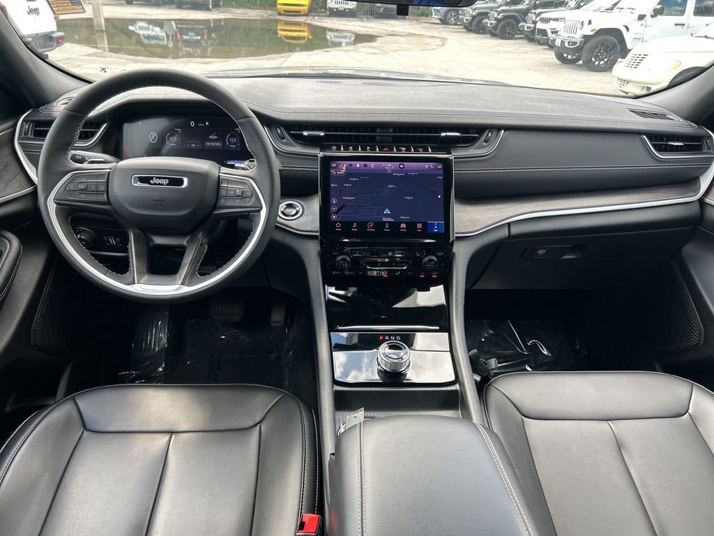 Certified 2025 Jeep Grand Cherokee Limited w/ Black Appearance Package image 35