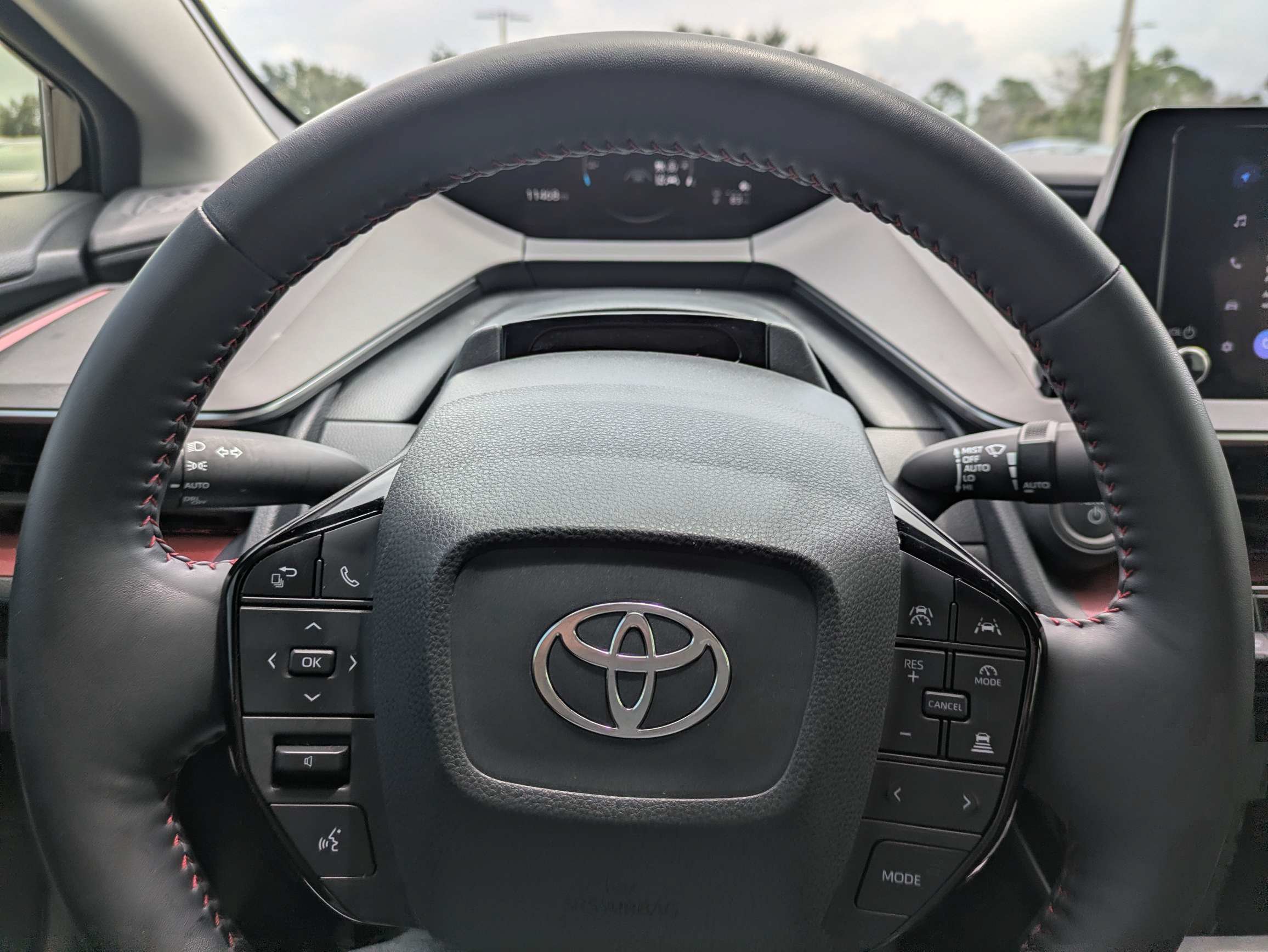 Used 2024 Toyota Prius Prime FWD image 33