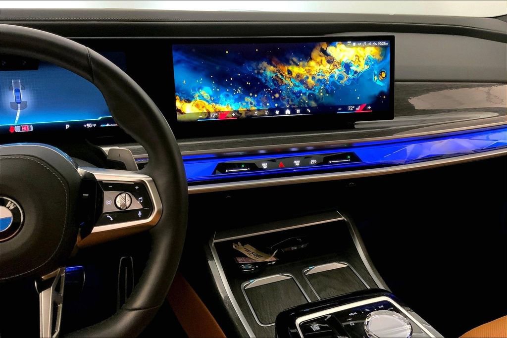 Used 2025 BMW 740i xDrive image 5