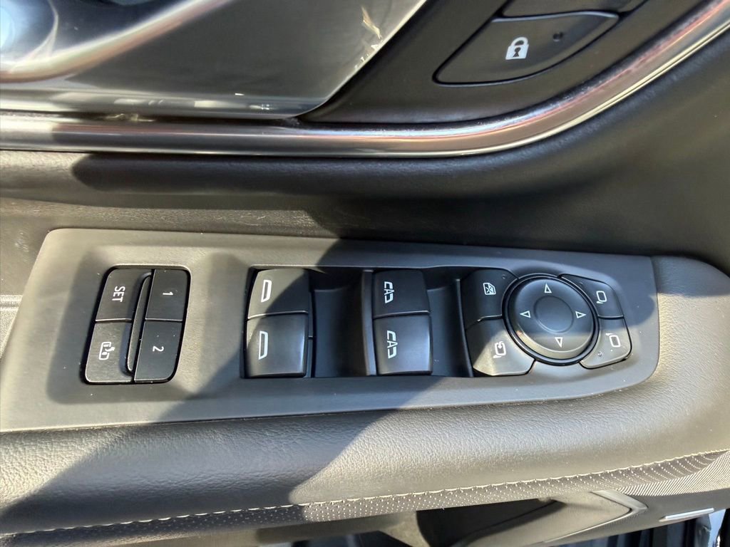 Used 2023 GMC Yukon SLT w/ SLT Premium Package AWD/4WD image 9