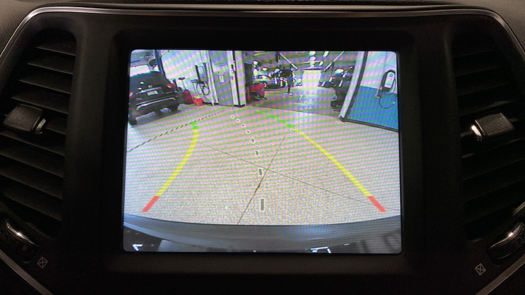 Used 2022 Jeep Cherokee Latitude Lux w/ Sun & Sound Group AWD/4WD image 14