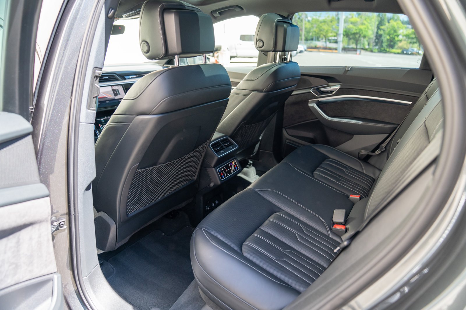 Used 2019 Audi e-tron Prestige w/ Prestige Package AWD/4WD image 20