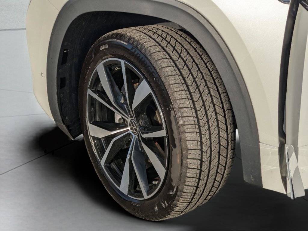 Used 2025 Volkswagen Atlas Cross Sport SEL Premium R-Line AWD/4WD image 36