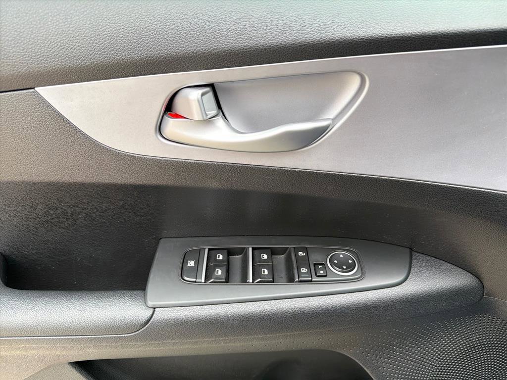 Used 2024 Kia Forte LXS image 6