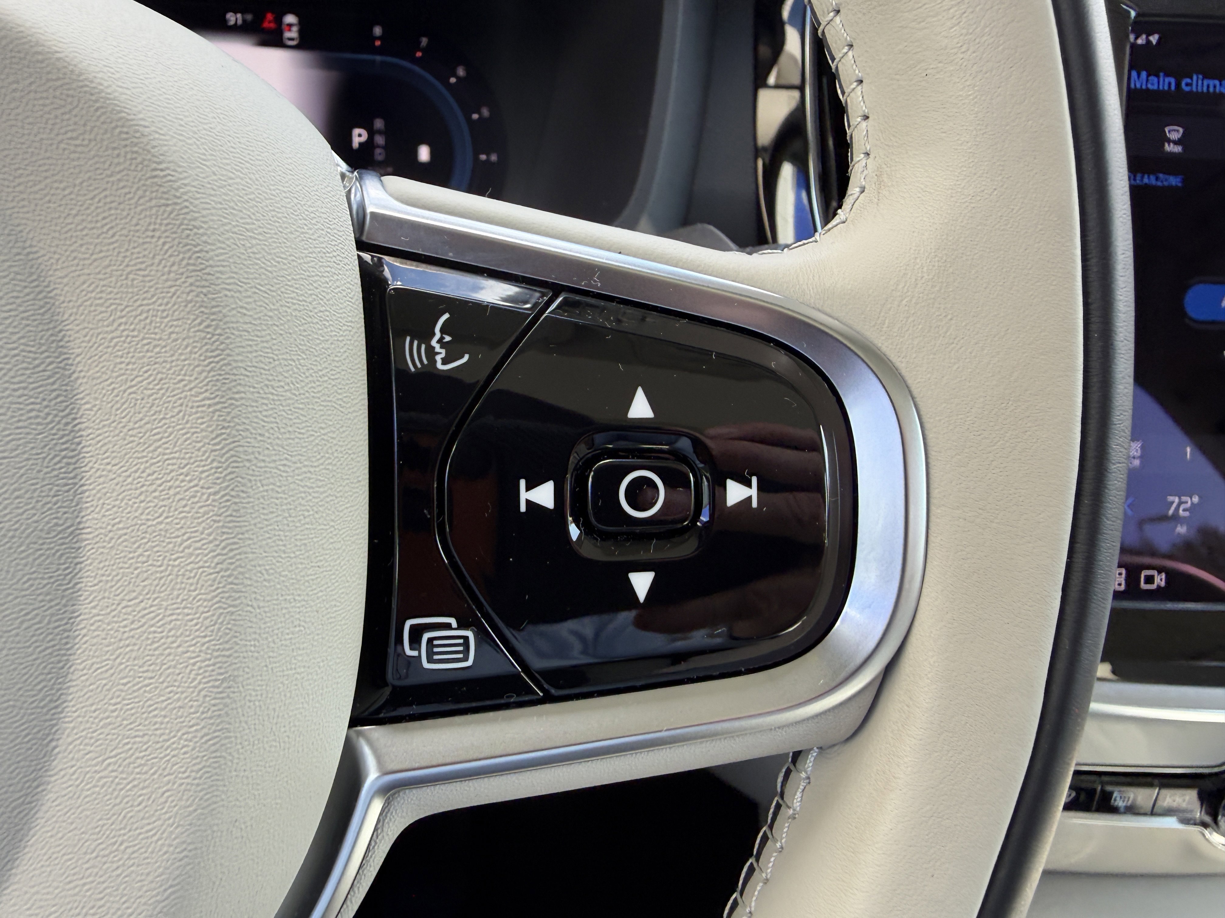 Certified 2024 Volvo S60 B5 Plus image 28